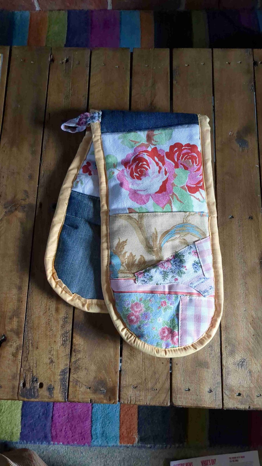 Oven gloves made from recycled fabric 