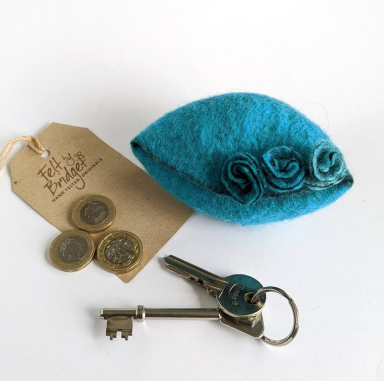 Pod purse: Felted wool purse - turquoise