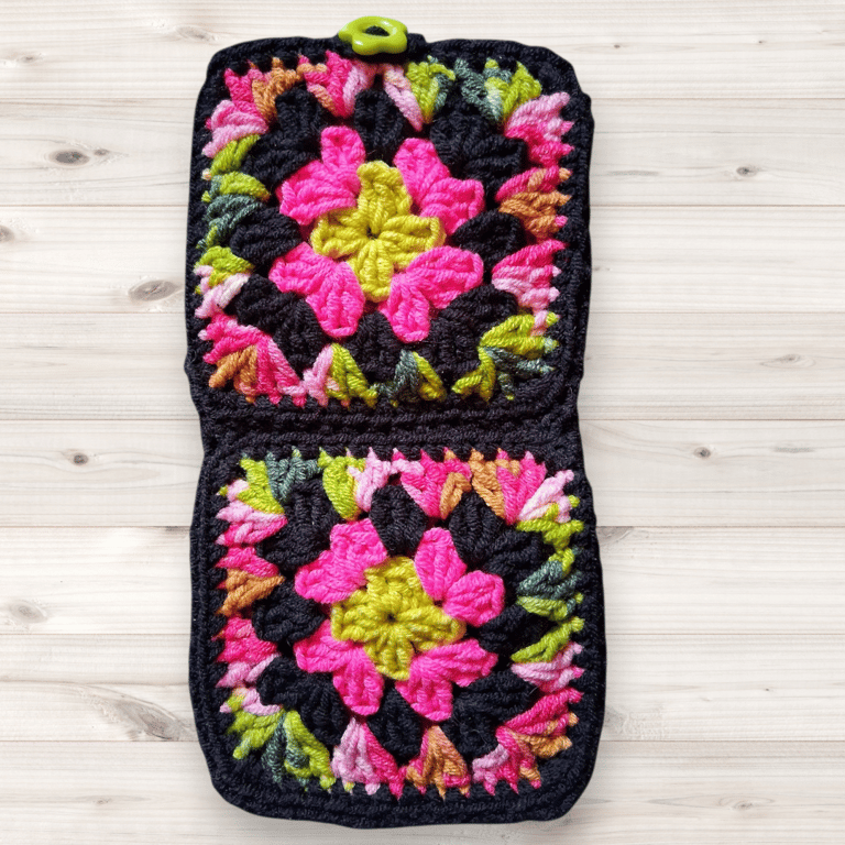 retro granny square crochet glasses case