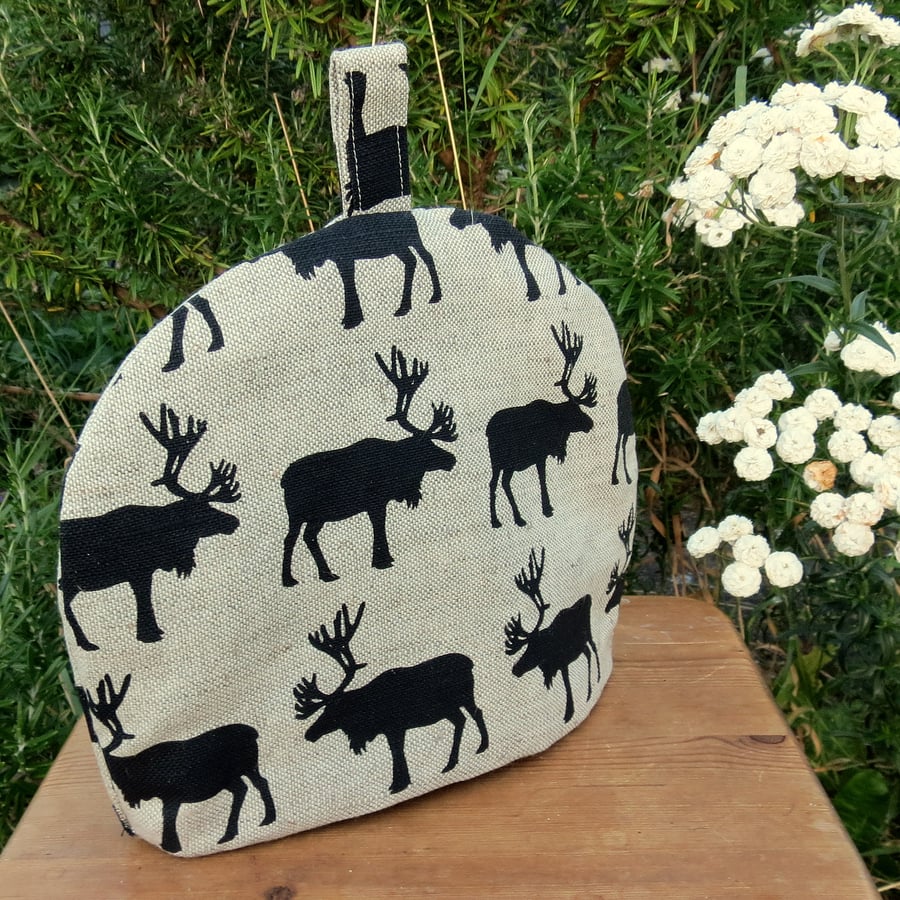 Tea for one!  A tea cosy to fit a one cup teapot.  Reindeer.