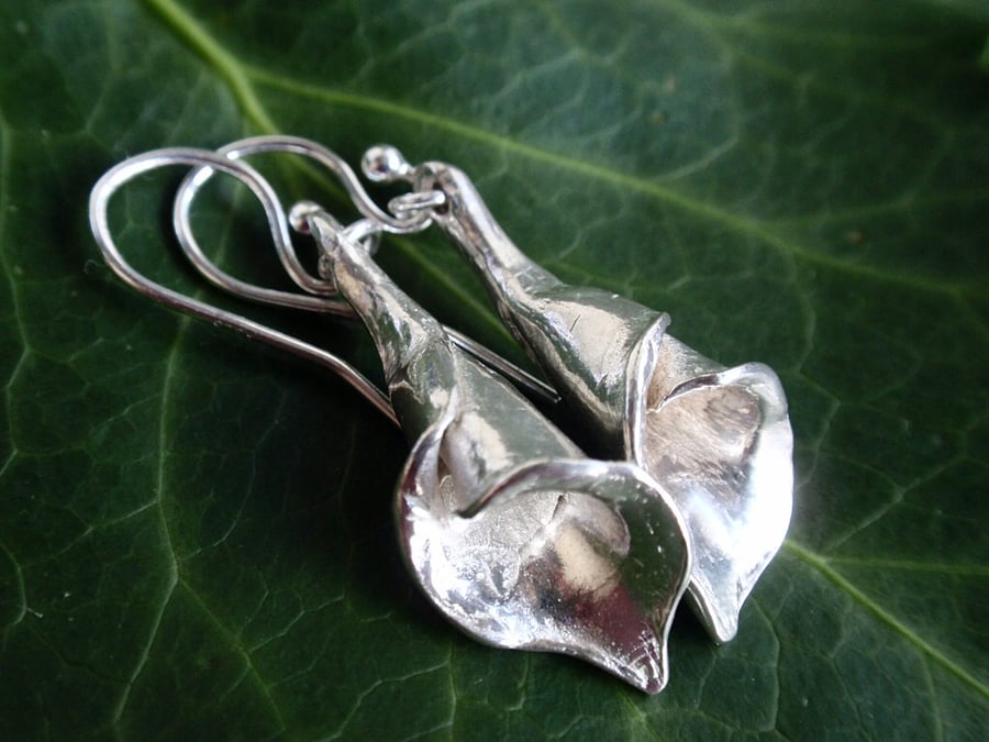 Sterling silver lily earrings - calla lily earrings with silver flowers