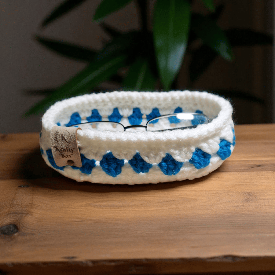 Glasses or trinket basket, hand crocheted 