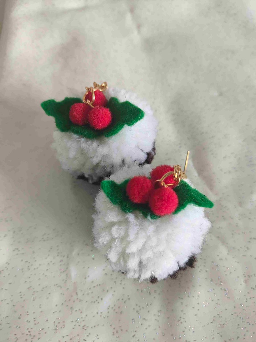 Pom pom Christmas pudding earrings