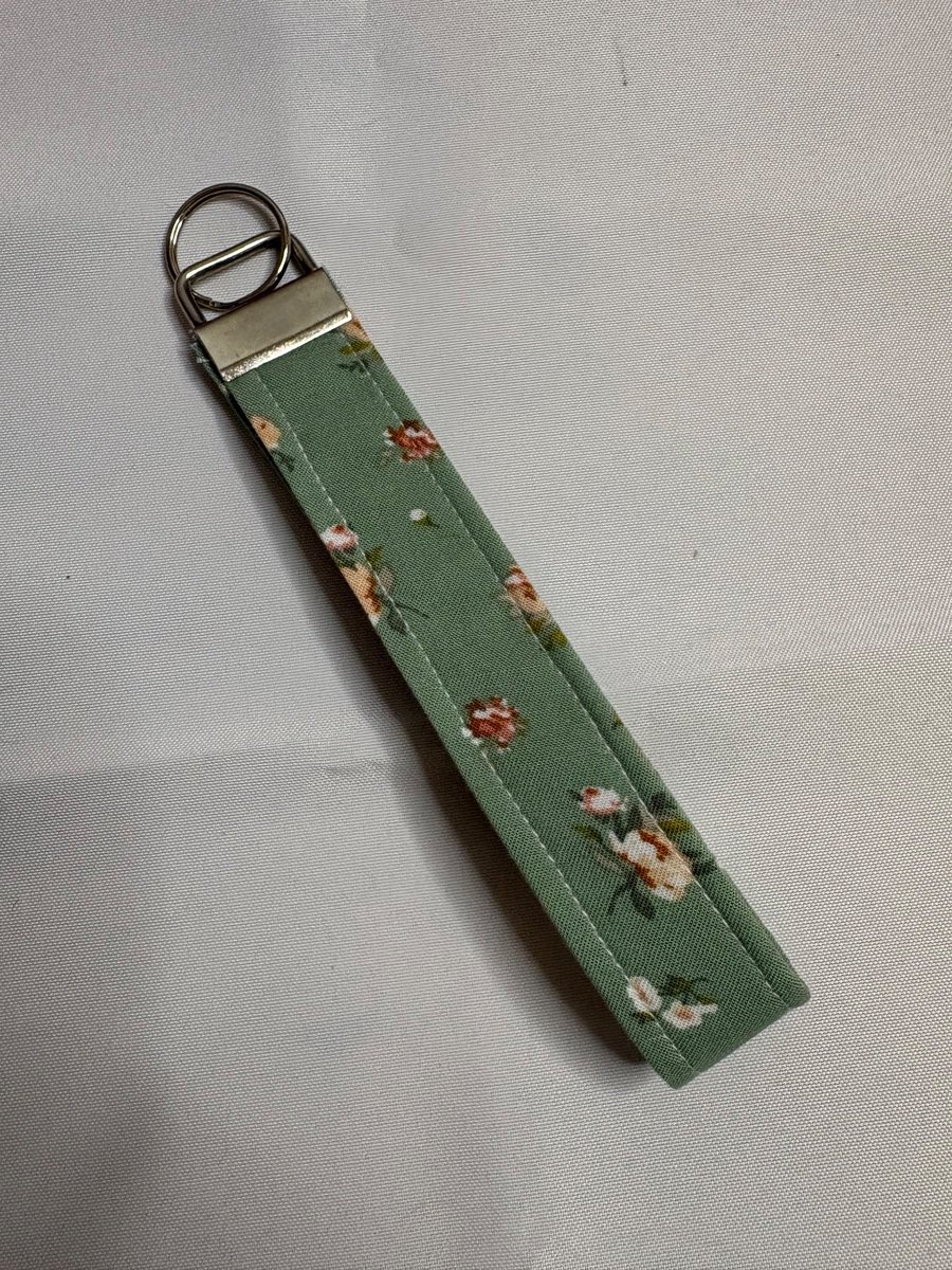Green Floral Wristlet