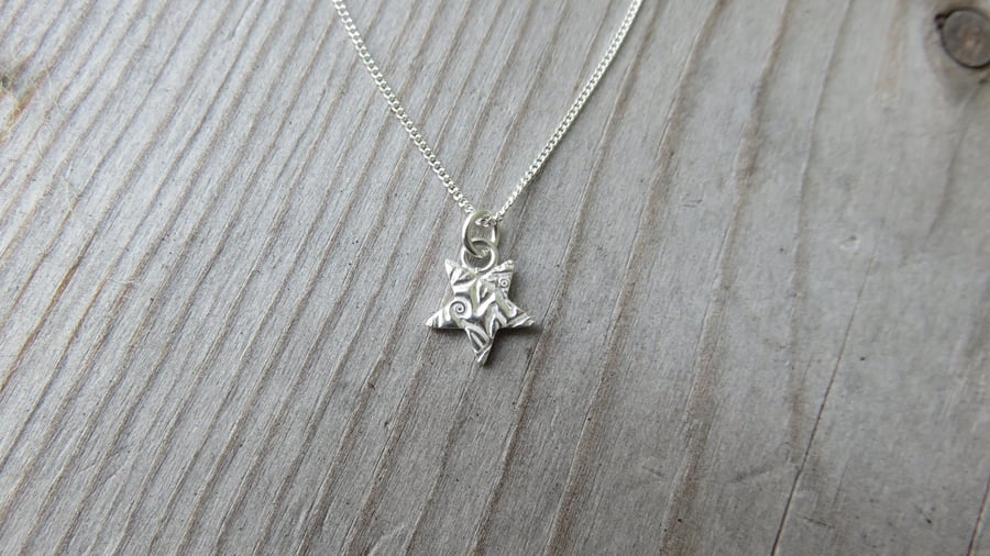 Patterned Star Necklace Tiny