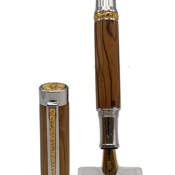 Bounty Fountain Pen - Olivewood