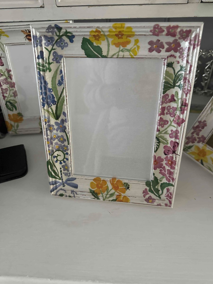 Emma Bridgewater inspired wildflowers theme decorated photo frame in 7x5