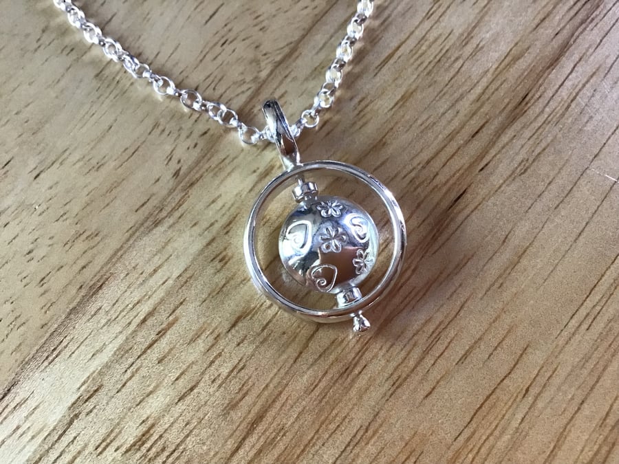 Spinning Sterling & Fine silver “Hearts and flowers” coin bead pendant necklace