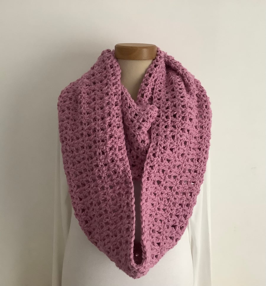 INFINITY SCARF , cowl 'Stroll' .Alpaca blend. Super-soft . Pink.