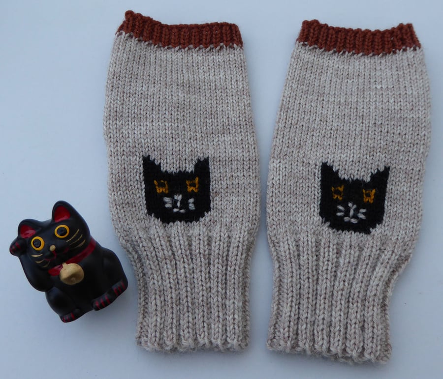 Fingerless Gloves with cute black cat, knitted oatmeal wrist warmers
