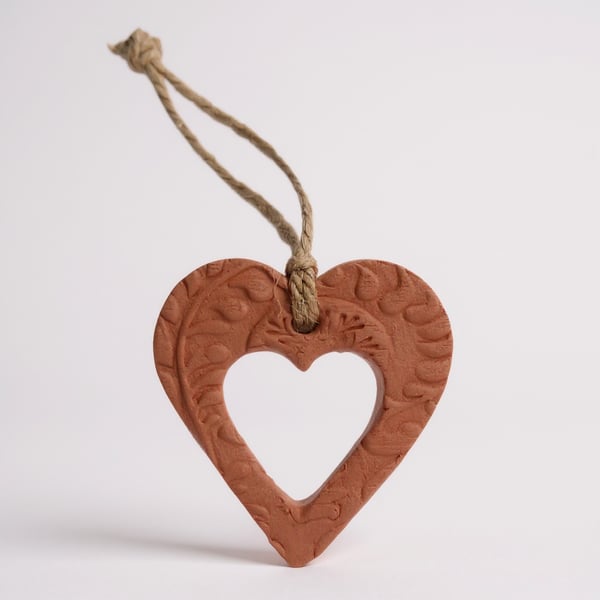 Peekaboo Heart Terracotta Hanging Aromatherapy Diffuser