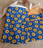 Garden apron: boxed gift set: daisies  - Image 4