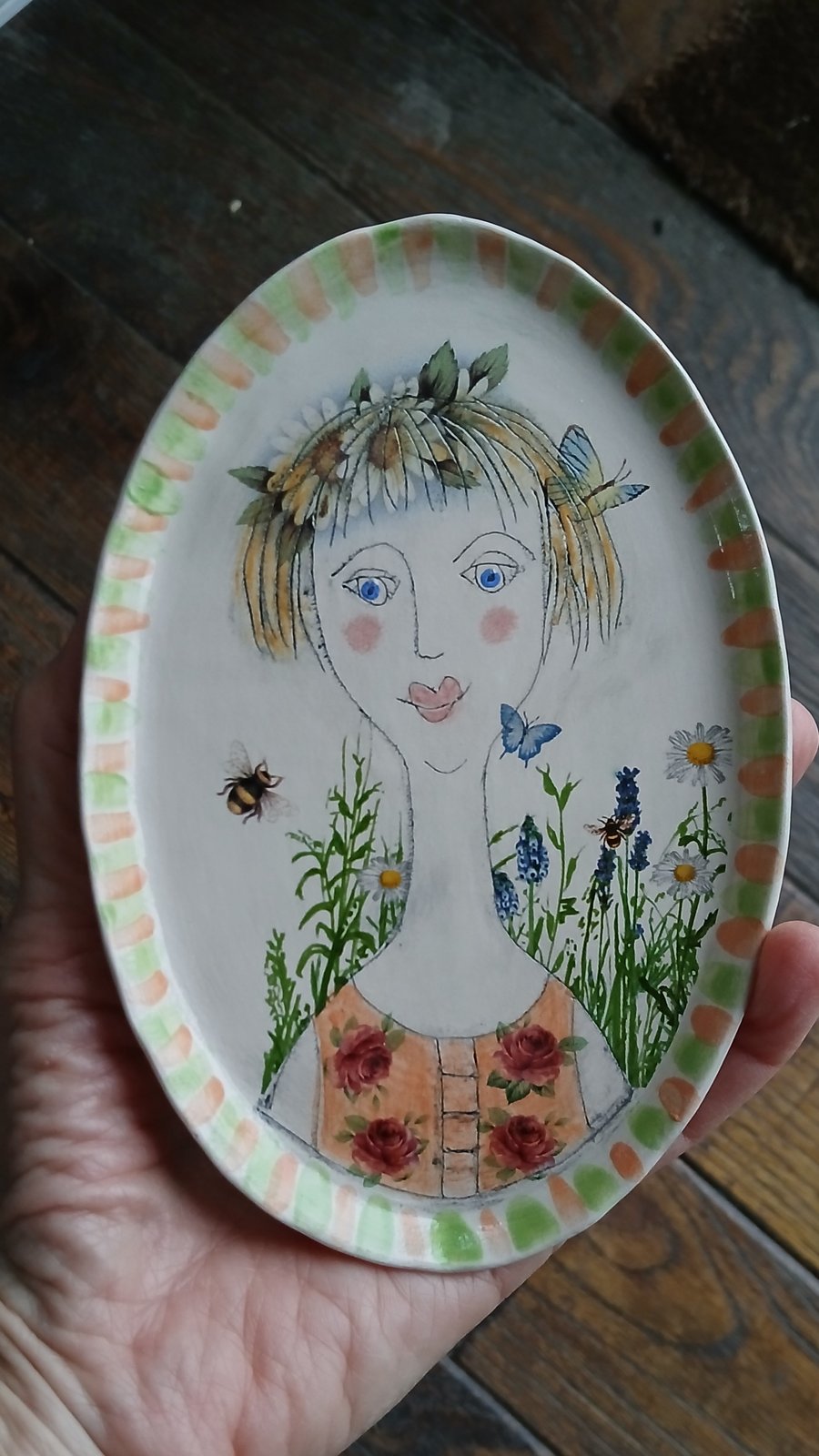 Figurative shallow dish-wall hanging 