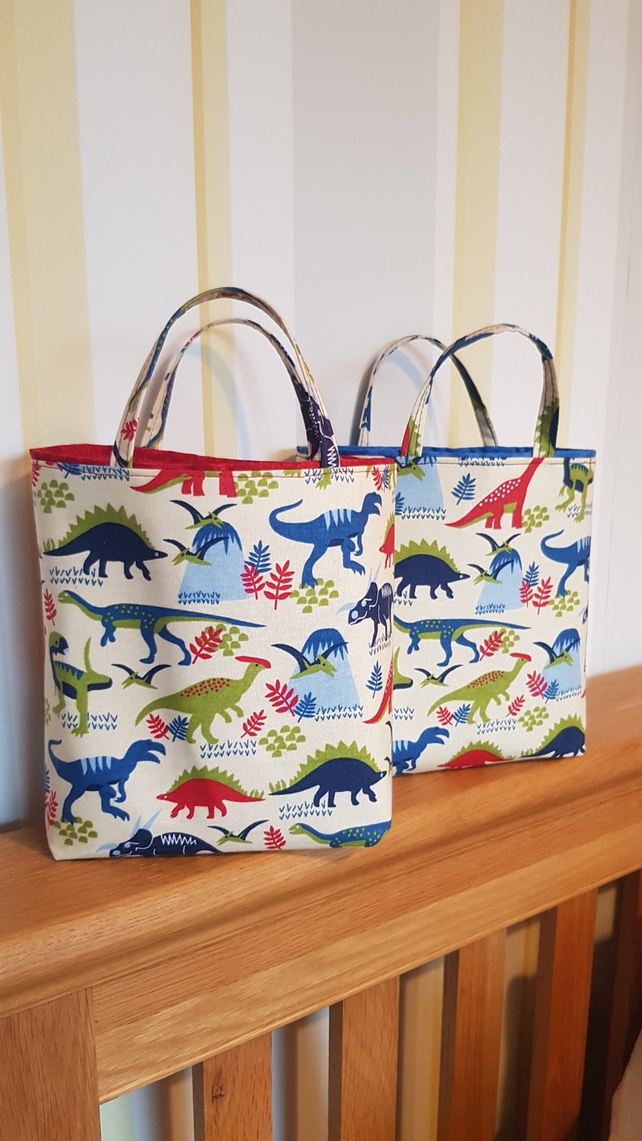 Gift bag: dinos