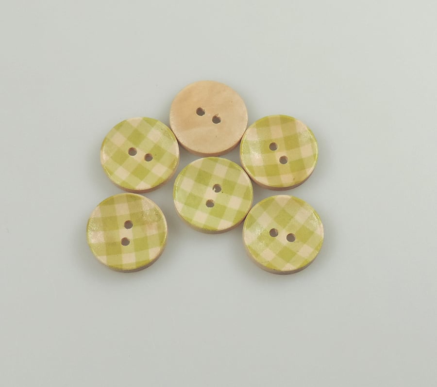 10 x Check pattern, Green Gingham, 20mm, 2cm Round wooden buttons