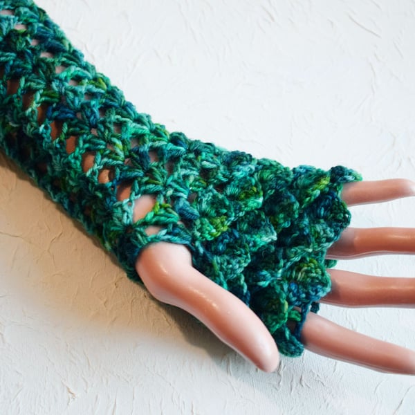 Fingerless Gloves in Mermaid Toned Hand Dyed Wool