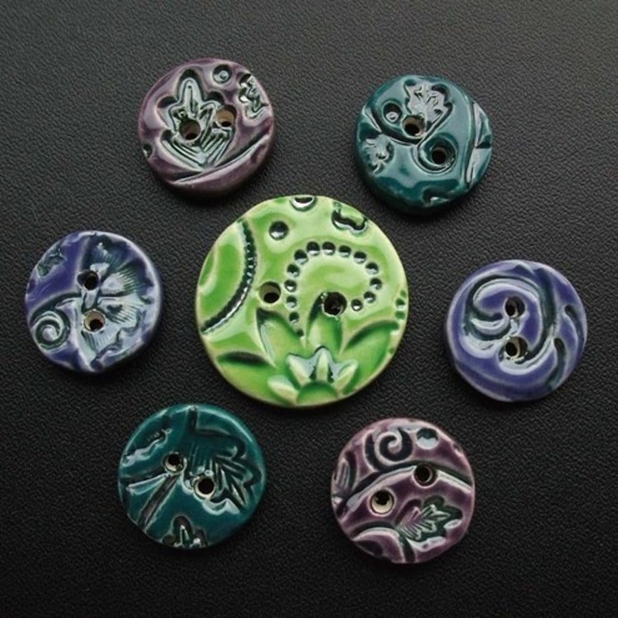Set of 7 mixed colours ceramic buttons