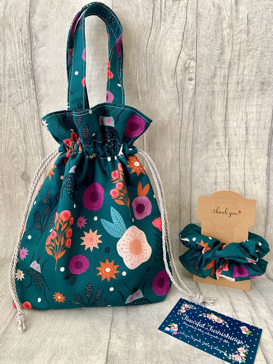 Beautiful Childs Bag - Dolly Style Bag  with matching hair scrunchies