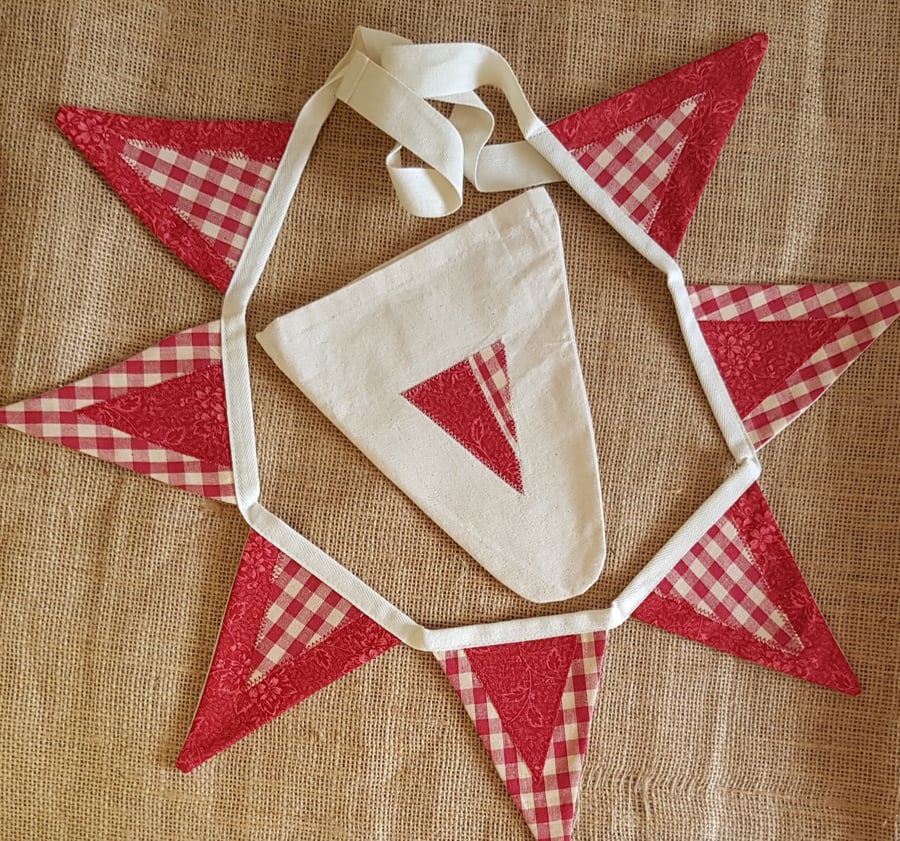 Bunting: country cottage red