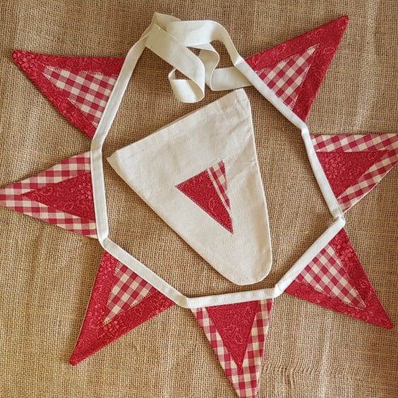 Bunting: country cottage style; red