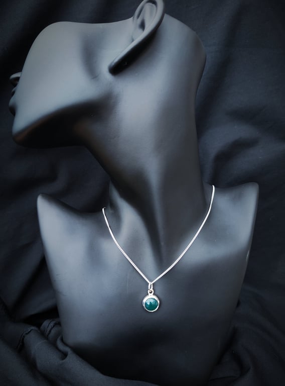 Silver pendant with green agate