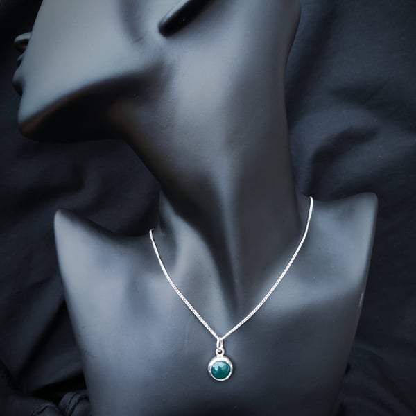 Silver pendant with green agate