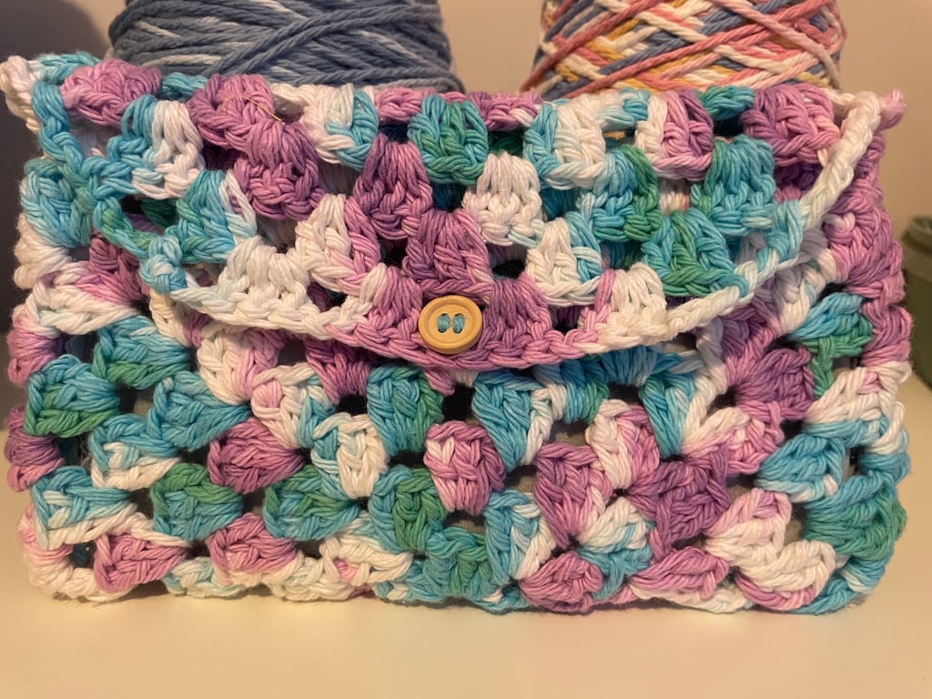 Crocheted clutch purse 