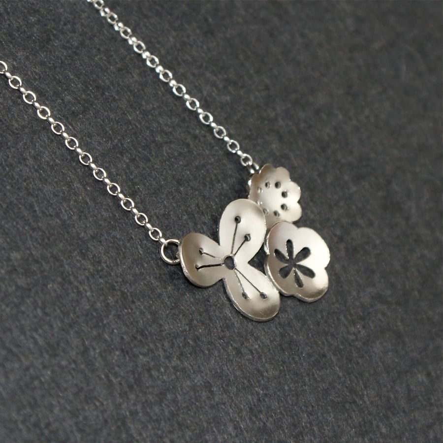 Retro flower silver bouquet necklace