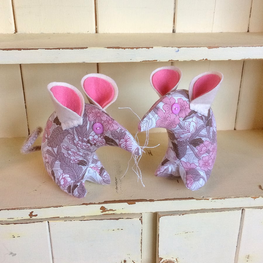 SALE Emma Sweet Floral Vintage fabric Retro Mouse 