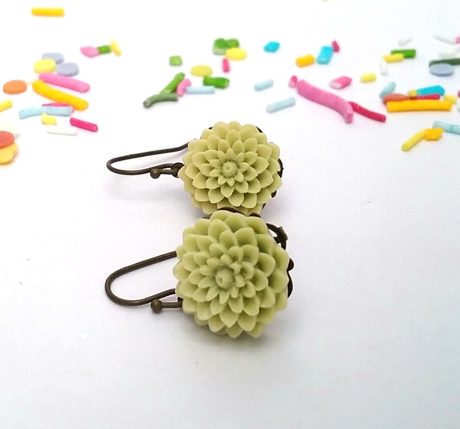 Flower cabochon earrings...