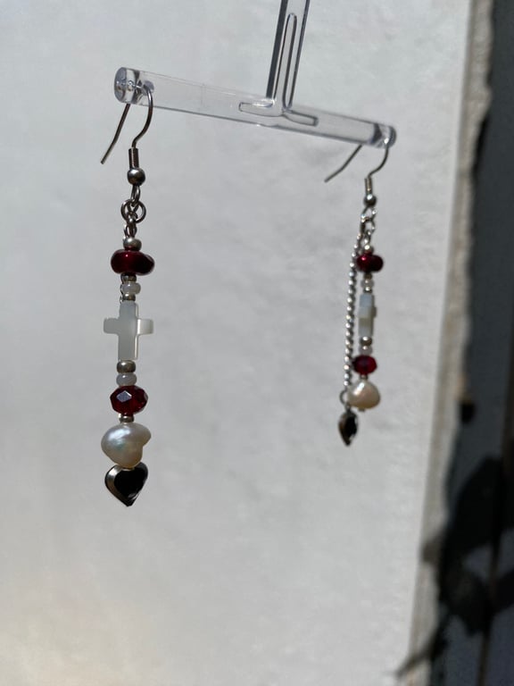 Faina - Gothic Cross Earrings 
