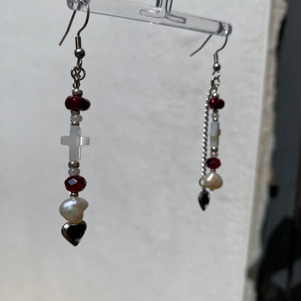 Faina - Gothic Cross Earrings 