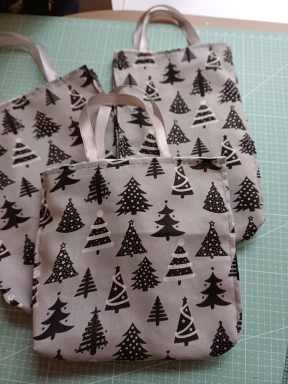 Set of 3 fabric gift bags