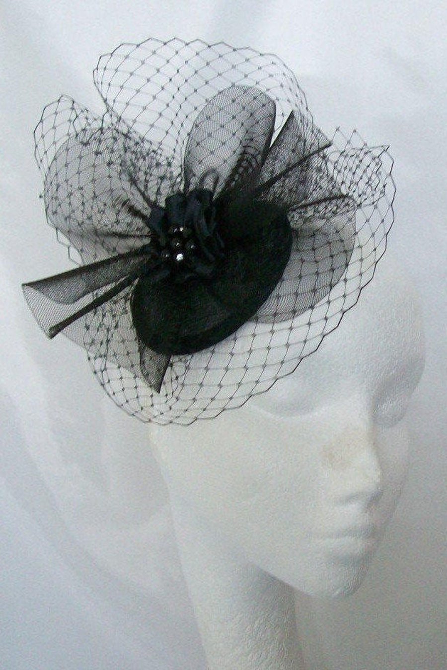 Black Elegant Vintage Gothic Veiled Crinoline Bow Fascinator Hat
