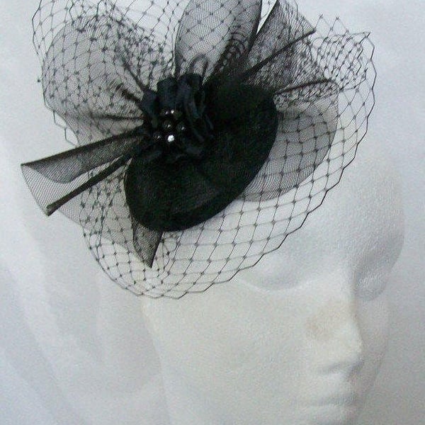 Black Elegant Vintage Gothic Veiled Crinoline Bow Fascinator Hat