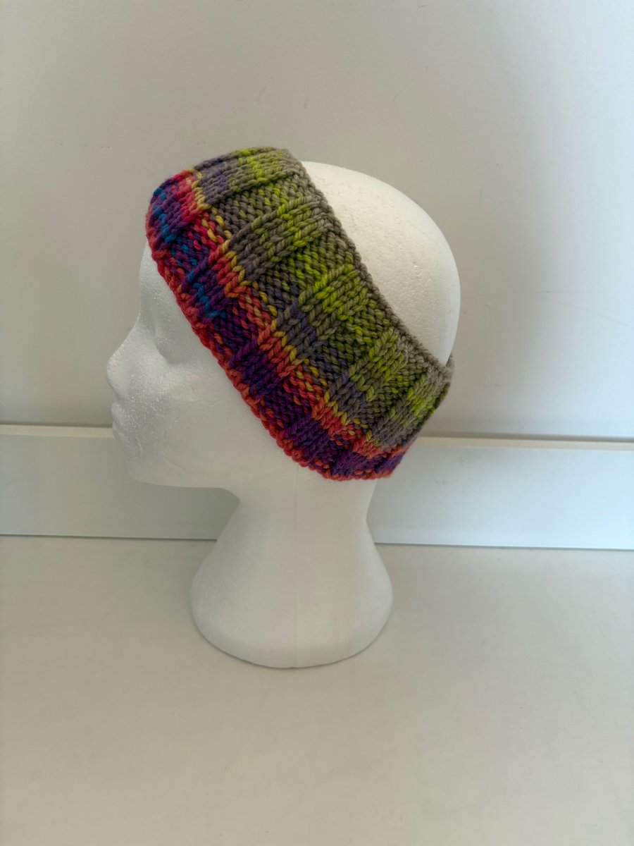 Colourful knitted headband. 