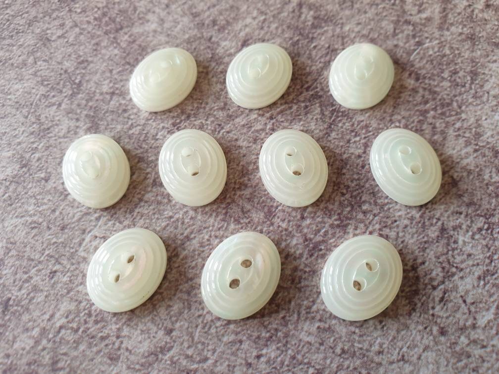 15mm 24L OVAL Buttons Polyester Pearl