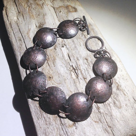 Antiqued Hammer Stamped Copper Disc Bracelet (BRCULKDC1) - UK Free Post