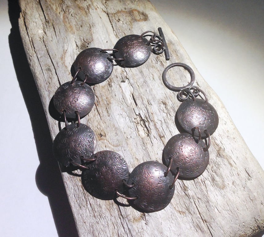 Antiqued Hammer Stamped Copper Disc Bracelet (BRCULKDC1) - UK Free Post