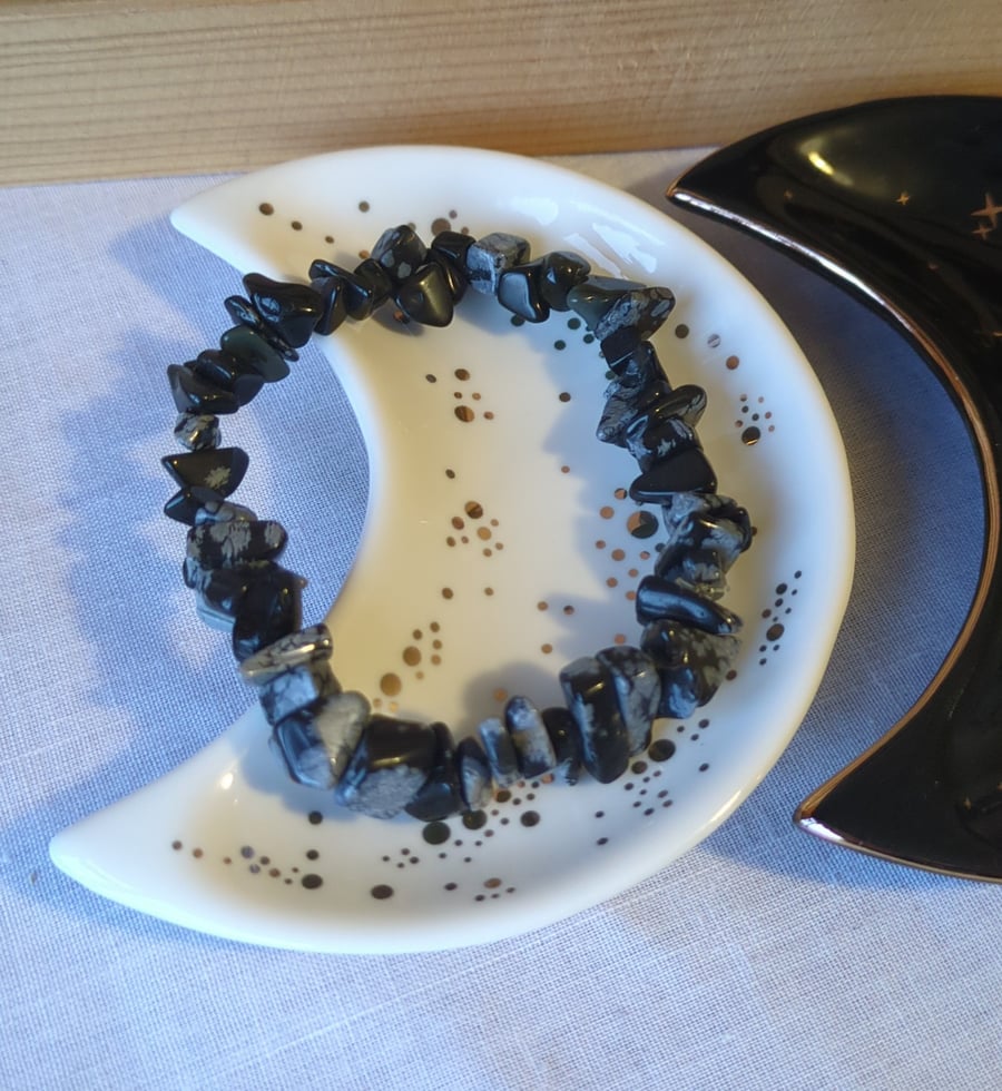 Muscular pain relieving crystal bracelet