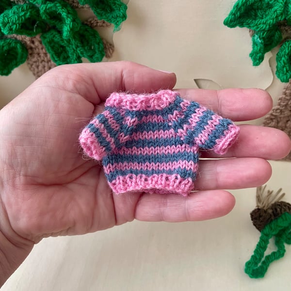Woolly jumper for little Froggy, Little Jumper for Knitted Froggy 