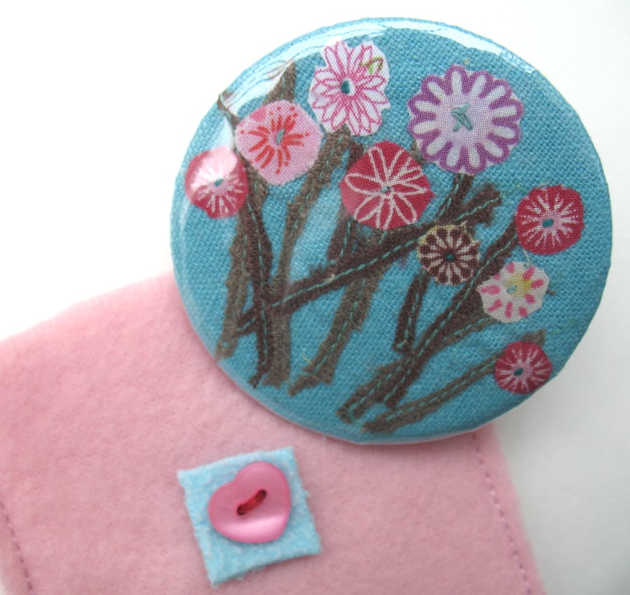 Flowers mirror and pouch