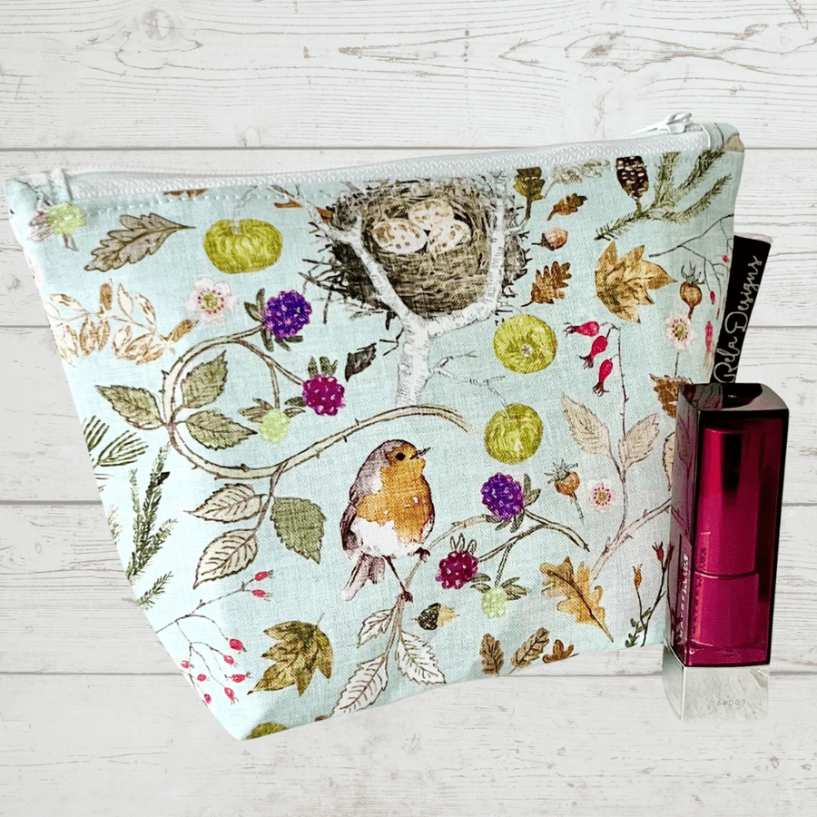 Cosmetics bag robins