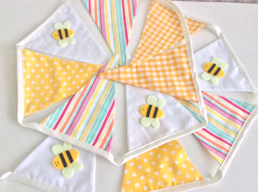 Bee Bunting - 11 flags, spots, Stripes and dots with Bees 
