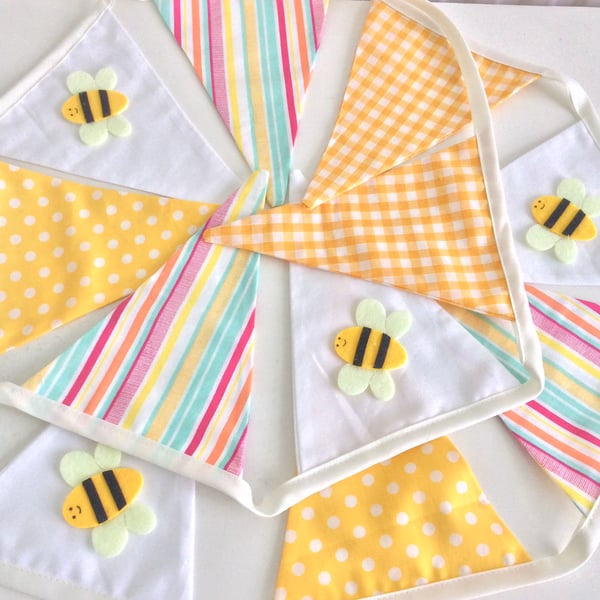 Bee Bunting - 11 flags, spots, Stripes and dots with Bees 