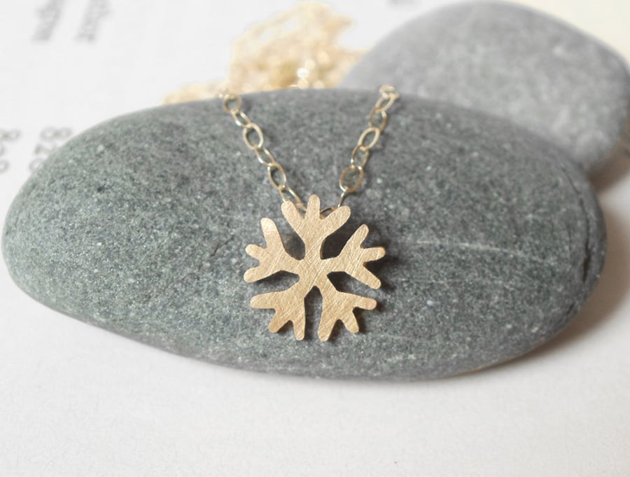 snowflake necklace in 9ct yellow gold