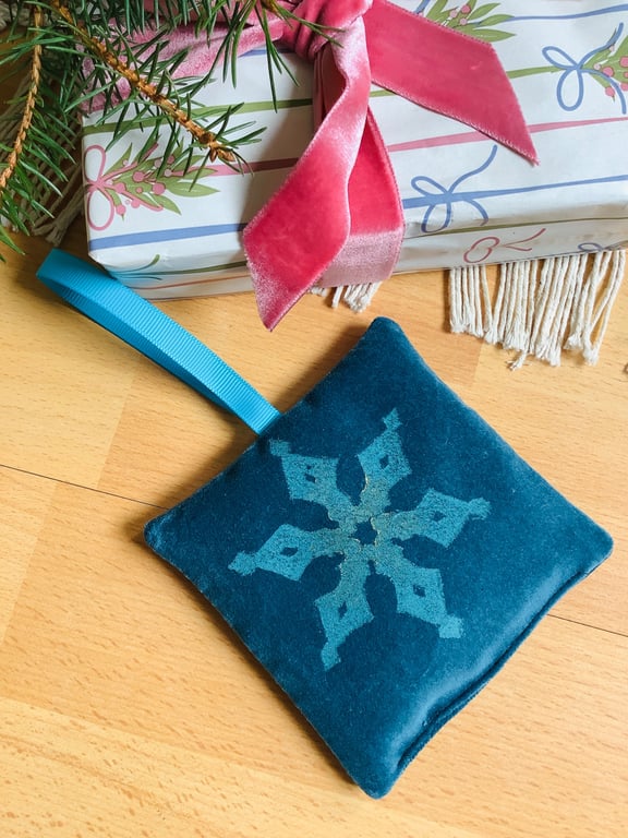 Velvet Lavender Sachet, Hand Printed Lavender Bag, Snowflake Christmas Ornament 
