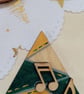 Wooden triangular shaped music note fridge magnet  - Image 2