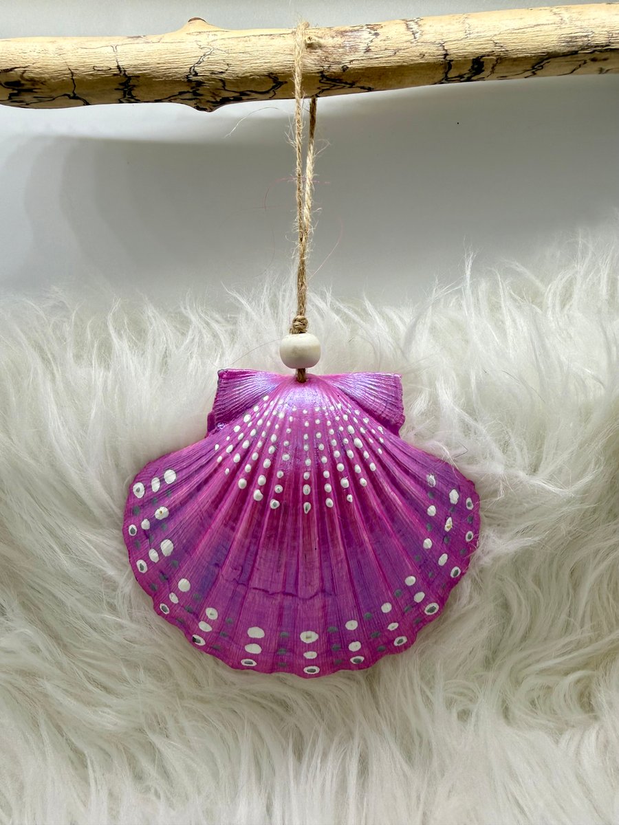 Hand painted scallop shell hanging decoration
