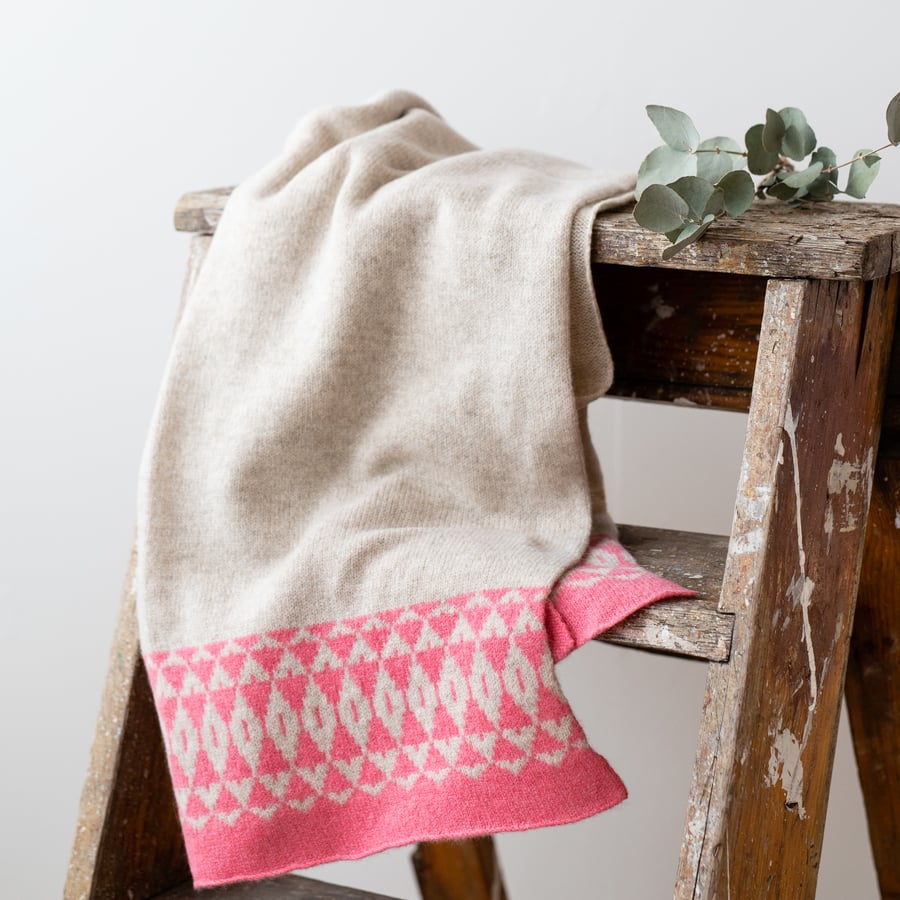 Mirror knitted wrap - linen and pink